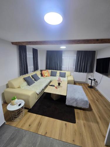 Zweibettzimmer mit Gemeinschaftsbad und Küche Großenbach (Zweibettzimmer mit Gemeinschaftsbad und Kuche Großenbach) in Hunfeld