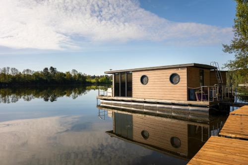 DOMEK na WODZIE - HOUSEBOAT RYBAKÓWKA (DOMEK na WODZIE - HOUSEBOAT RYBAKOWKA) in Cierplewo