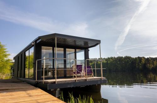 DOMEK na WODZIE - HOUSEBOAT RYBAKÓWKA (DOMEK na WODZIE - HOUSEBOAT RYBAKOWKA) in Cierplewo