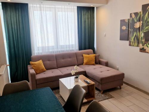 APARTAMENT 2+2, Konin