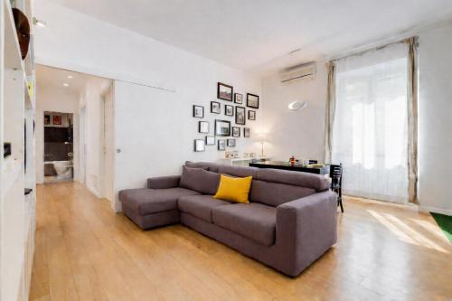 Micol's Place, bright apt 2 rooms, 2 toilets, near metro, 80 mq - Rome