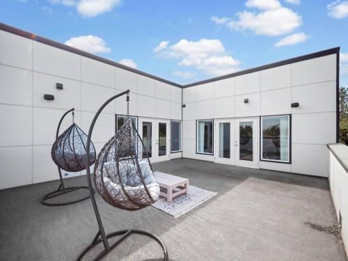 Удобства, Modern Top Floor 2BR 1BA w Private Rooftop Patio South Hill Near Downtown in Moran Prairie