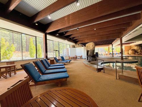 泳池, 巴利湖塔霍娛樂場度假村 (Bally's Lake Tahoe Casino Resort) in 斯泰特萊恩