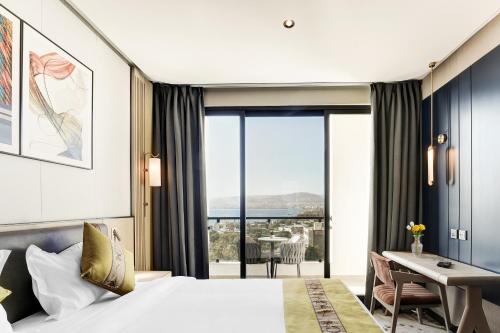 April Hotel in อควาบา