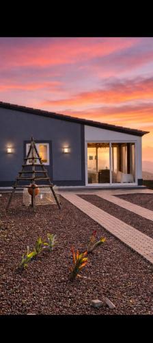 Stunning ocean view with 3 islands in front of you in Serreta