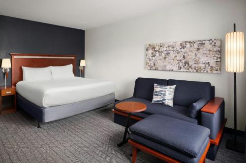 1 king bed, 1 sofa bed