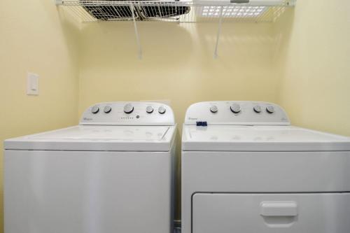 4Bd Sleeps 9 w Jacuzzi Close to Disney @ Compass Bay 5113C - image 31