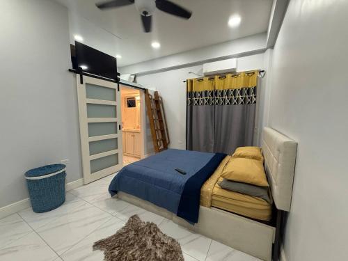 Modern Cascade 1-Bdrm - image 3