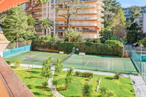 Lacour - 2 bedroom apartment - Large terrace - 2 min from the Croisette & beaches