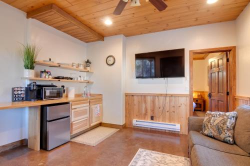 . Woodsy Alton Couples Retreat Near Bryce Canyon