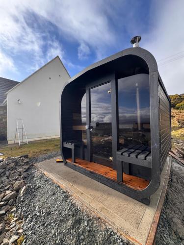Szauna, Spectacular Ocean Views in Tranquil and Private Location in Achill Island