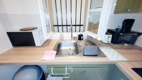 Le petit havre de paix, Proche Paris-Disney-Asterix-Aéroport CDG (Le petit havre de paix, Proche Paris-Disney-Asterix-Aeroport CDG) in Les Pavillons-sous-Bois