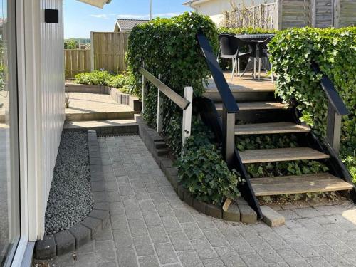 Buitenkant, Newly Renovated Summer House 40 M From The Water in Haderslev