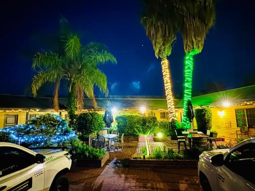 Kert, Ten Dollar Town Motel in Gulgong