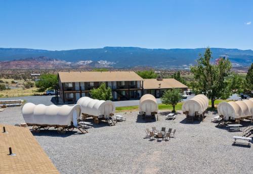 外部景觀, 布羅肯馬刺酒店及牛排餐廳 (Broken Spur Inn & Steakhouse) in 特瑞