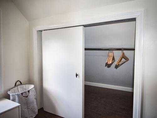 Comfy 3rd Floor Studio Near NYC in Ridgefield Park (New Jersey)