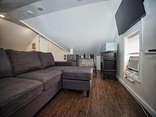 Comfy 3rd Floor Studio Near NYC in Ridgefield Park (New Jersey)