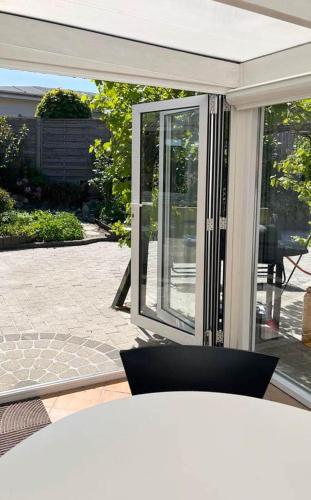 Buitenkant, Newly Renovated Summer House 40 M From The Water in Haderslev