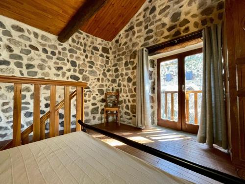 Maison pittoresque à Arlempdes avec cheminée et terrasse - FR-1-582-114 (Maison pittoresque a Arlempdes avec cheminee et terrasse - FR-1-582-114) in 芒德