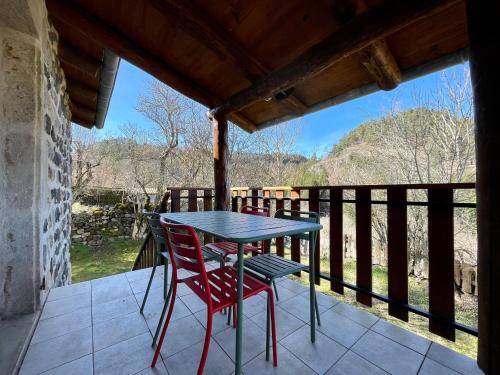 Maison pittoresque à Arlempdes avec cheminée et terrasse - FR-1-582-114 (Maison pittoresque a Arlempdes avec cheminee et terrasse - FR-1-582-114) in 芒德