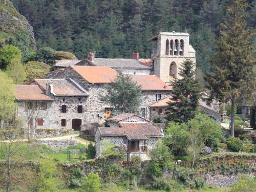Maison pittoresque à Arlempdes avec cheminée et terrasse - FR-1-582-114 (Maison pittoresque a Arlempdes avec cheminee et terrasse - FR-1-582-114) in 芒德