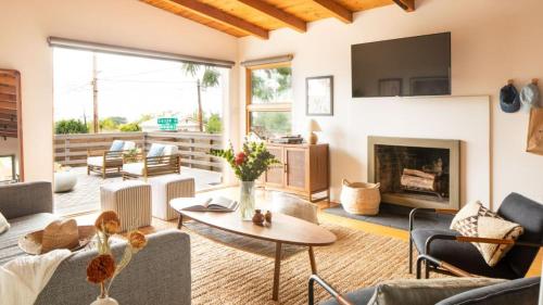 Camden by AvantStay 5mins to the Beach Elevated Home w Pacific Ocean Views in Encinitas, USA