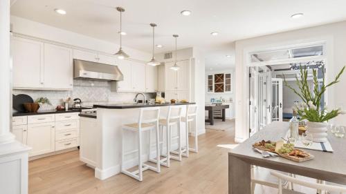 設施, Crystal Cove by AvantStay Gorgeous Charming Newport Home in 紐波特比奇市中心
