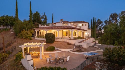 Via del Sur by AvantStay Private Spanish Villa w Views Walk to Wineries in Temecula, USA
