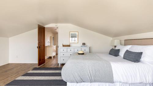 Bay View Buyout A by AvantStay Mission Beach Home on the Sand Sleeps 20 in San Diego, USA