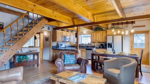 Lakeside in Bearadise by AvantStay Gorgeous Mountain Cabin in Boulder Bay in Big Bear Lake, USA