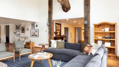 Holly by AvantStay In the Heart of Breckenridge w Hot Tub Game Room Roof Top Patio in Breckenridge, USA