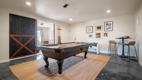 Flora by AvantStay Modern Private Desert Oasis on Large Grounds w Pool Bocce Ball in Yucca Valley, USA