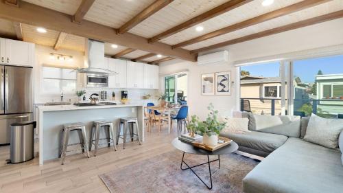 Mission Point 2 by AvantStay Mission Beach Home w Large Balcony Steps to Beach in San Diego, USA