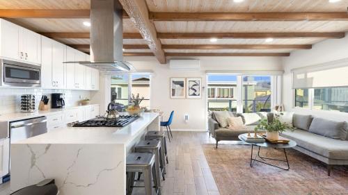 Mission Point 2 by AvantStay Mission Beach Home w Large Balcony Steps to Beach in San Diego, USA