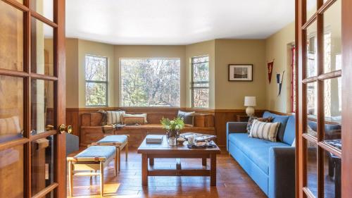 TurtleBear by AvantStay Stunning Character Cabin w Entertainers Patio Table Tennis in Big Bear Lake, USA