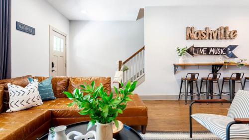 Waverly by AvantStay Nashville-Inspired Townhome w Luxury Kitchen Pool Table in Nashville, USA