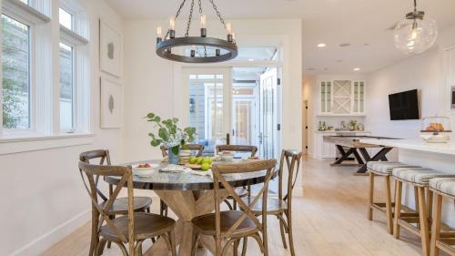 設施, Stunning 5BDR • Minutes to Beach Pier Restaurants Emerald Cove by AvantStay in 紐波特比奇市中心