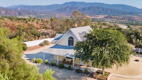 Wine Country Retreat Gorgeous Views Minutes to Wineries in Temecula, USA