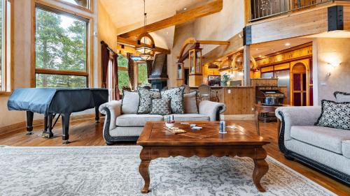 Cherry Ridge by AvantStay Incredible Mountain Mansion w Game Room Hot Tub Views in Breckenridge, USA