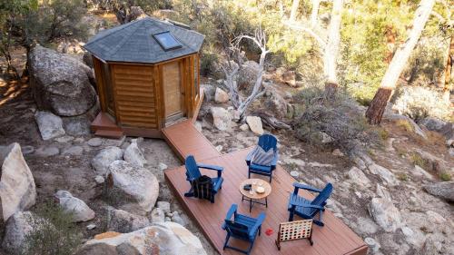 Tanglewood by AvantStay 10mins to Bear Mountain Contemporary Hillside Cabin in Big Bear Lake, USA