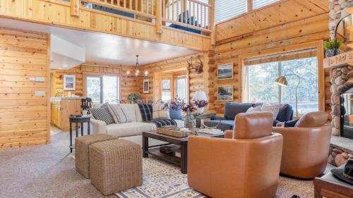 Tanglewood by AvantStay 10mins to Bear Mountain Contemporary Hillside Cabin in Big Bear Lake, USA