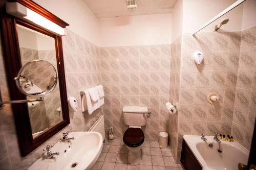 Devon Inn Hotel - image 4