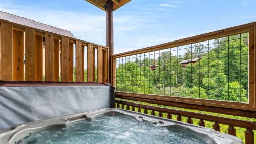 Smokey’s Paradise by AvantStay Sleeps 22 Pool in Sevierville, USA