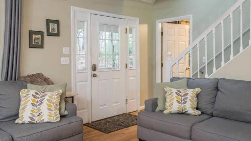 Asheville Cottage Retreat by AvantStay A Charm in Fairview, USA