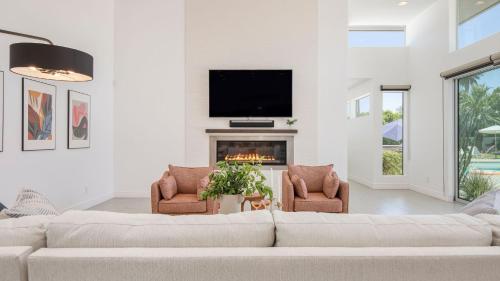 AvantStay Polo Villas Oasis Buyout Putting Greens Near Coachella Sleeps 30 in La Quinta, USA