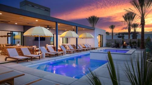 Polo Villas Bella 2 Homes Putting Green Bocce Ball Sleeps 32 in La Quinta, USA