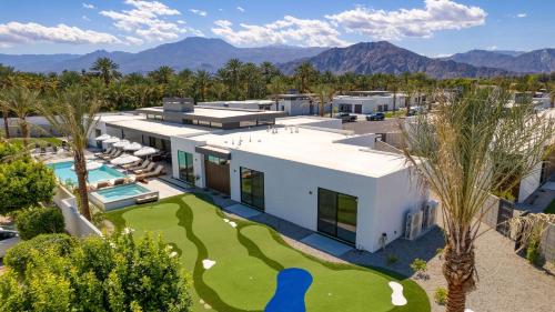 Polo Villas Bella 2 Homes Putting Green Bocce Ball Sleeps 32 in La Quinta, USA