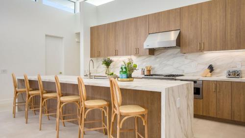Polo Villas Bella 2 Homes Putting Green Bocce Ball Sleeps 32 in La Quinta, USA