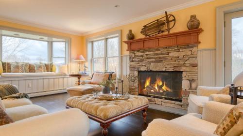 West Settlement Ranch by AvantStay Hudson Valley Escape Firepit Patio Yard in Prattsville, USA