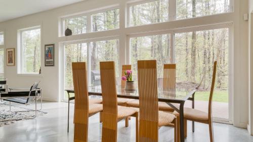 設施, Secluded Modern Enclosed Patio Forest Views Woodland Zen by AvantStay in 斯托克布里奇